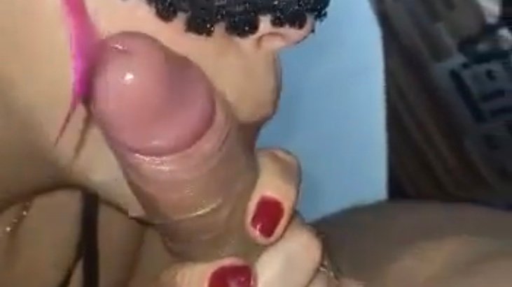 Dando um banho de leite na casada do corno manso