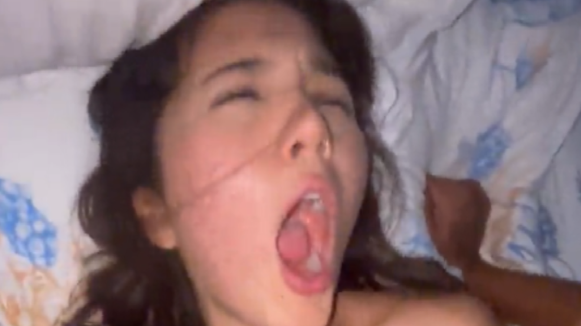 Corno Cuscuz vazou a namorada na Net e ela ficou famosinha