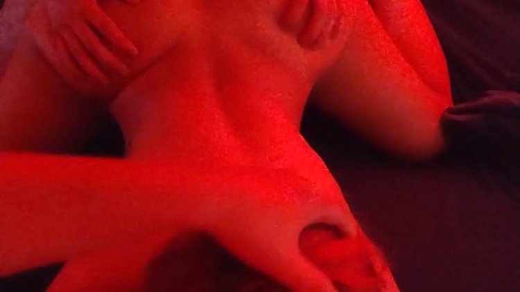 Mamou o marido enquanto o novinho dava um trato